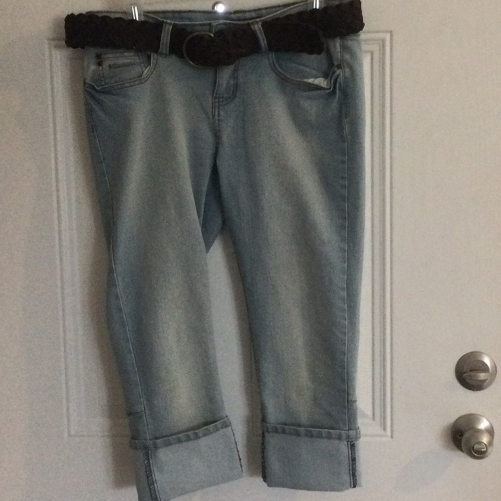 Red Rivet Jean Wide-Cuff Capris - Picture 2 of 6
